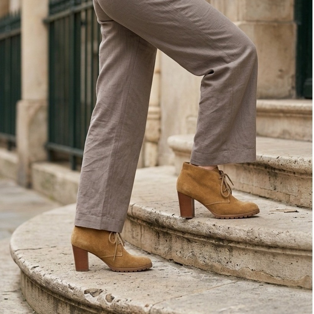 Audrey Brooke Sasha Tan Suede Lace‎ Up Ankle Boots Stacked Heel Lug Sole Size 8M